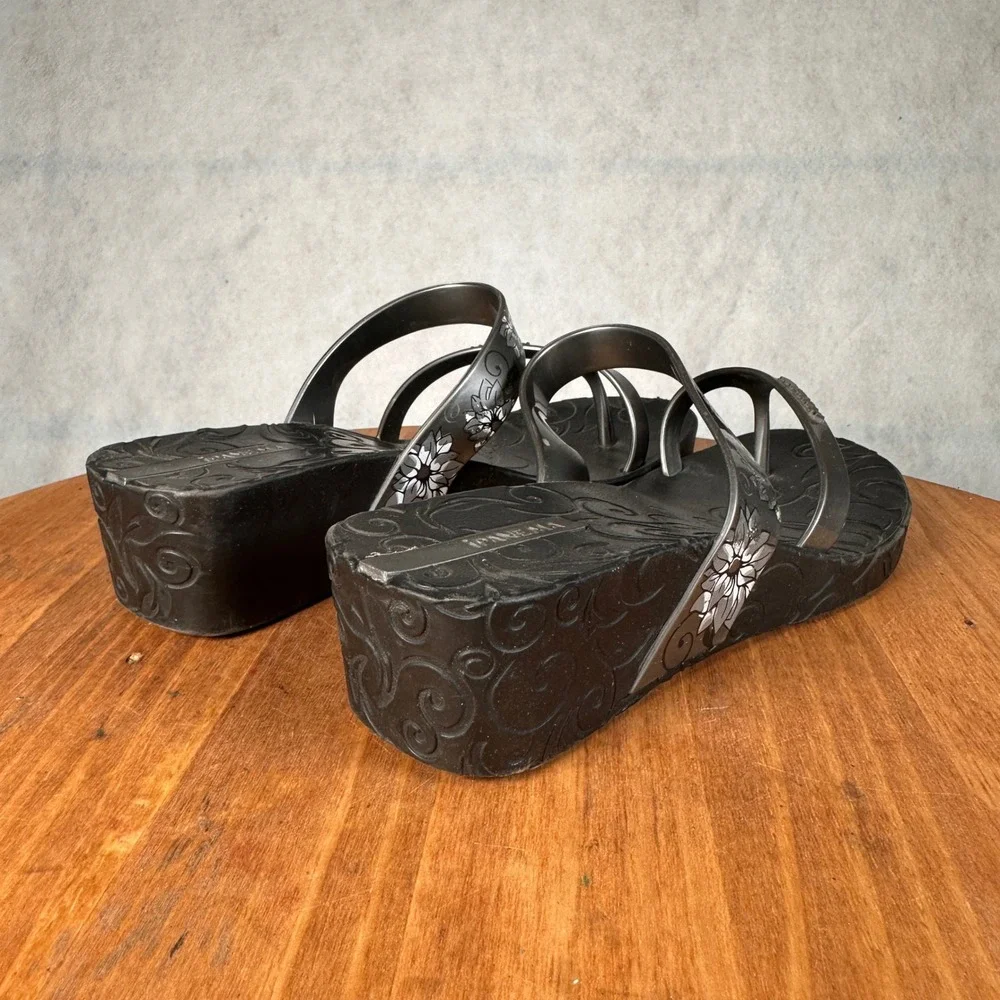 Ipanema Wedge Sandals Women Size 8 Black Silver Floral Platform Flip Flops Good